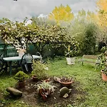 Guesthost - Rustic House Near With Private Parking And Garden! Λούκα