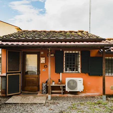 Rustic House Near With Private Parking And Garden! 아파트