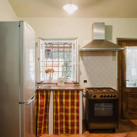 Rustic House Near With Private Parking And Garden! Lucques
