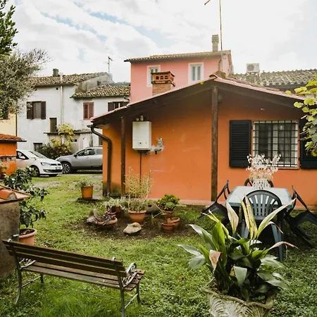 Rustic House Near With Private Parking And Garden! 아파트 *