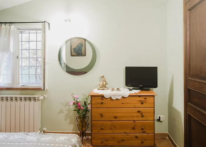 아파트 Rustic House Near With Private Parking And Garden! 루카