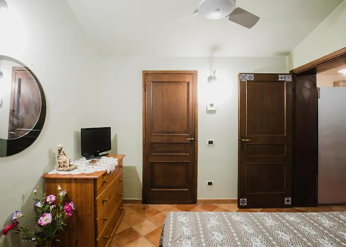 아파트 Rustic House Near With Private Parking And Garden!