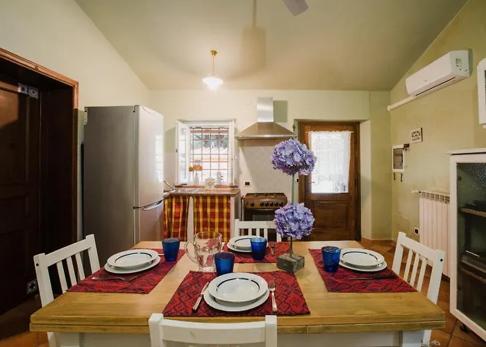 Rustic House Near With Private Parking And Garden! 루카