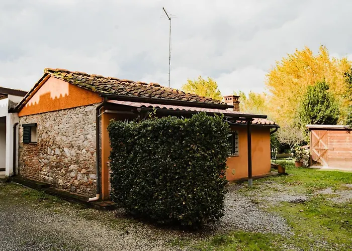 Rustic House Near With Private Parking And Garden! 루카