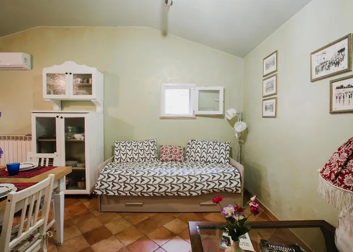 아파트 Rustic House Near With Private Parking And Garden! 루카